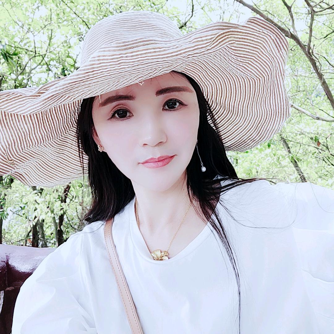 雍蔺（复印店老板娘）