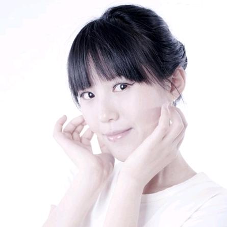 演员李纪 Amy