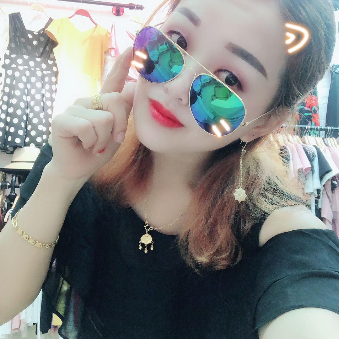 惠来县依依服饰店