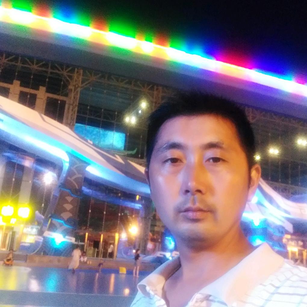 向右看专业地坪收光.