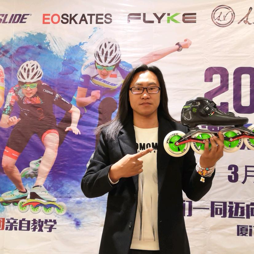 绿色风暴飞鹰轮滑