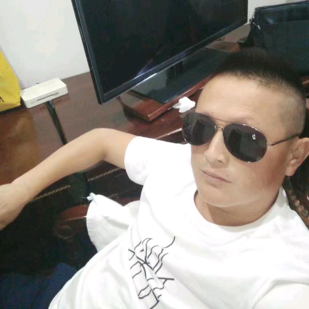 喝了酱油耍酒疯。