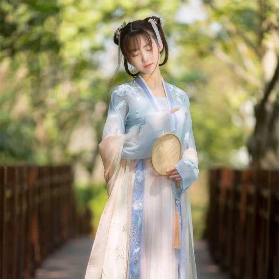 南宁奇缘舞服