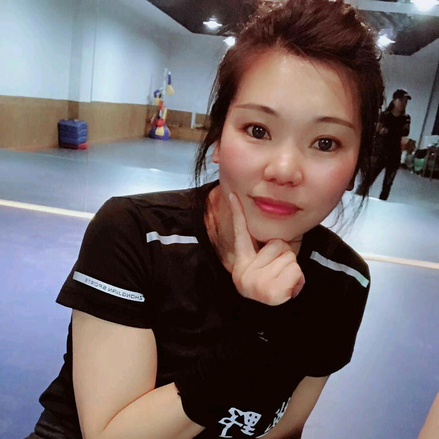 天街曳步舞萍萍