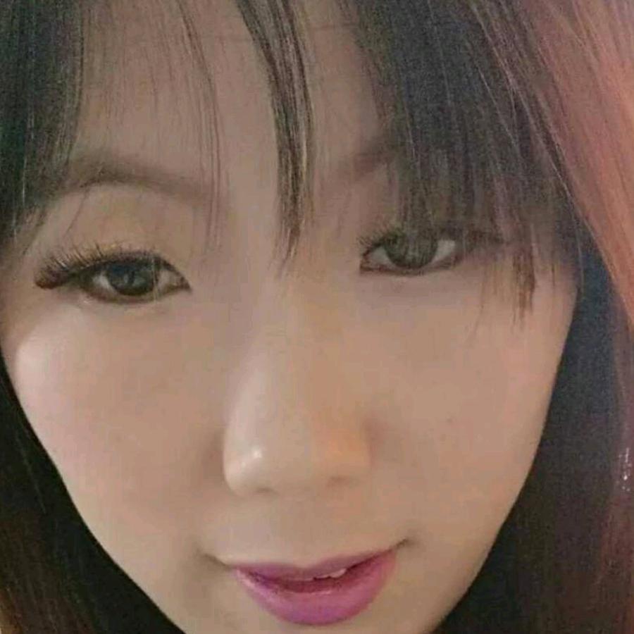 T  小英