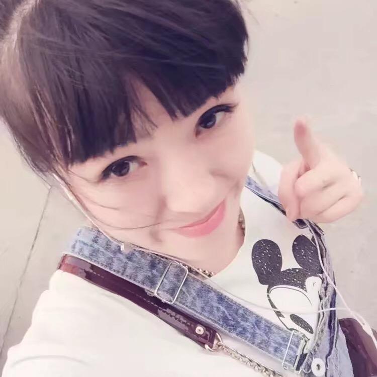 夜市卖衣服的小姐姐