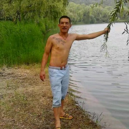 只饮烈酒不谈过往