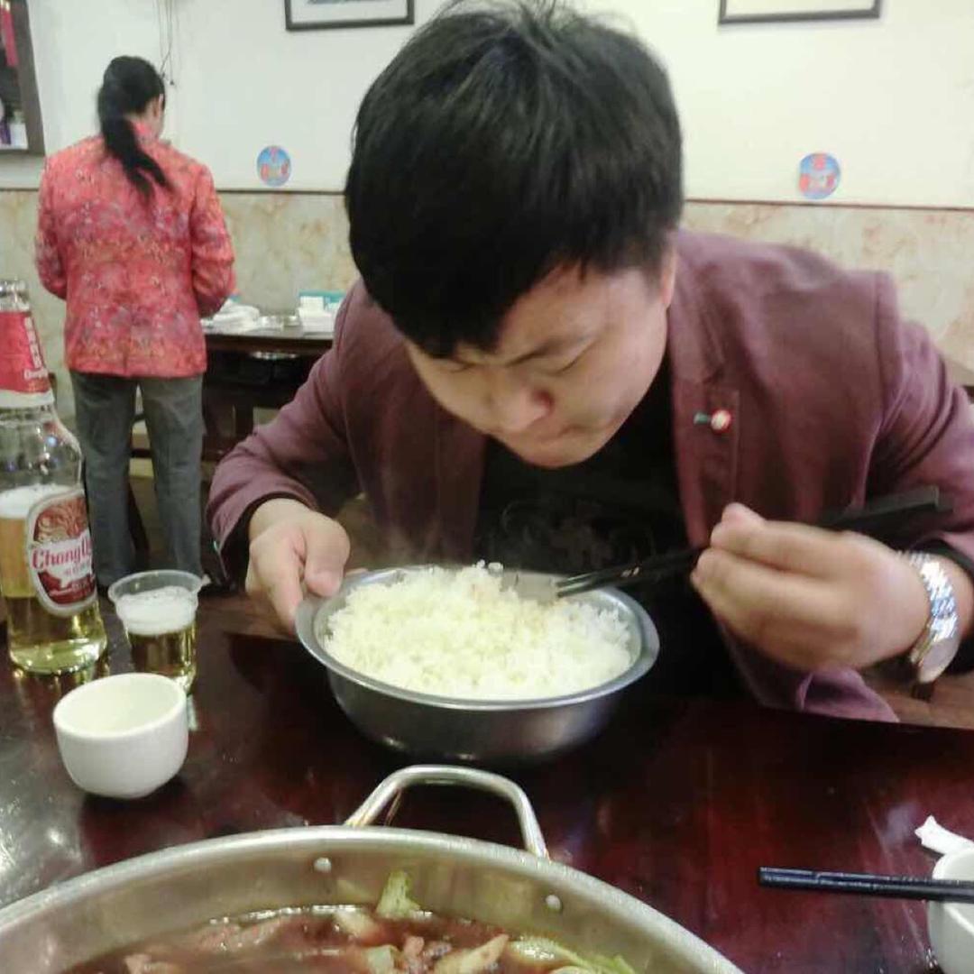 嘴哥爱吃喝