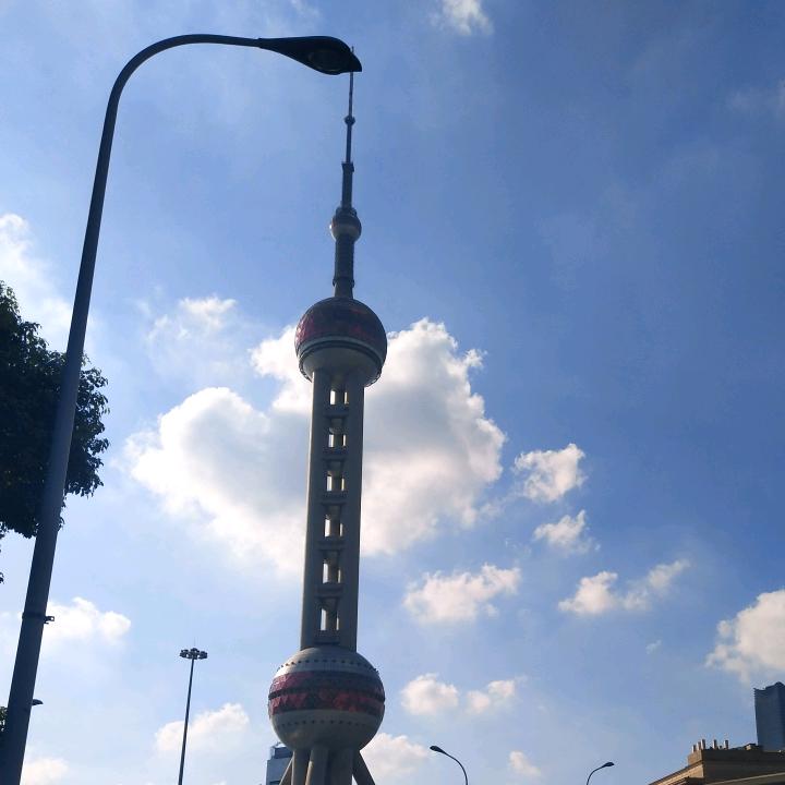 €与世无争