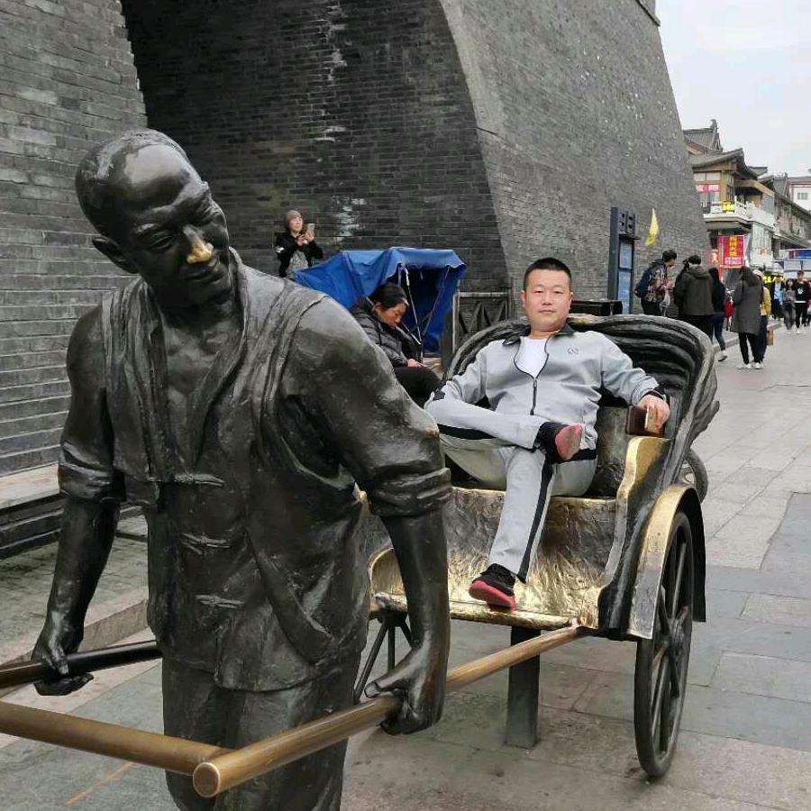 卧九人龙
