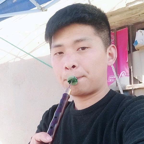 站岗何凤江唢呐流动舞台车