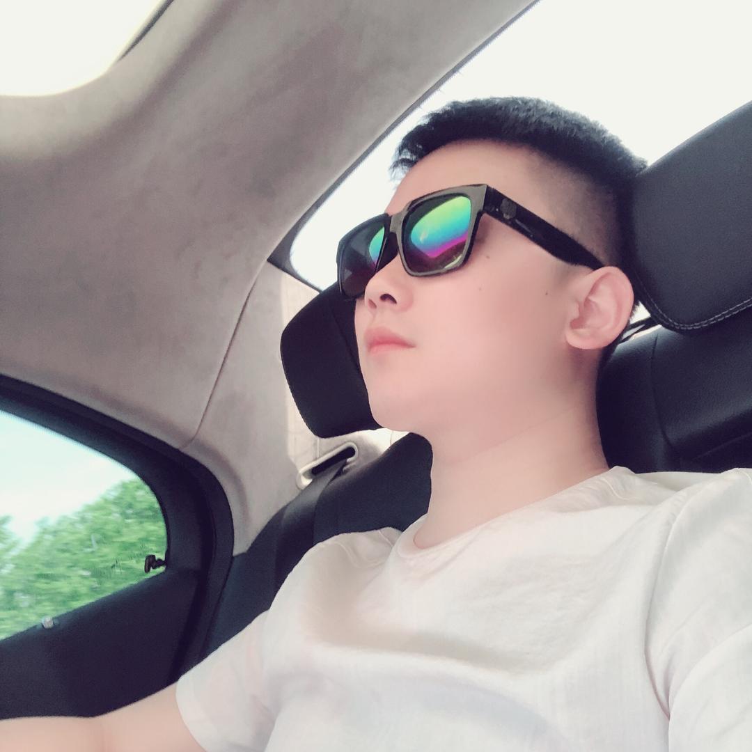 李威