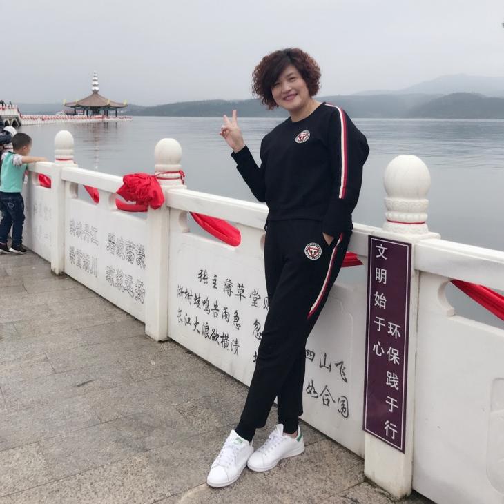 晓妮姐（贵怡人服装）