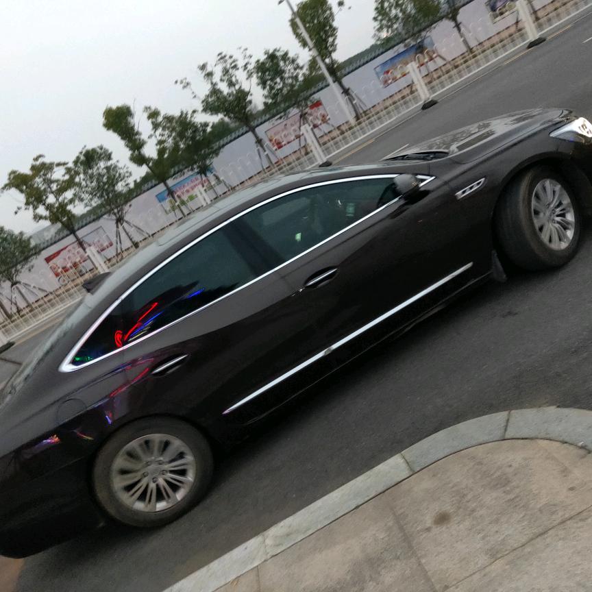 亮建兰霞