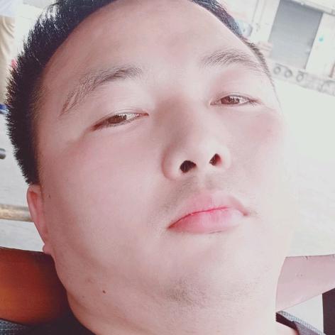 梁飞