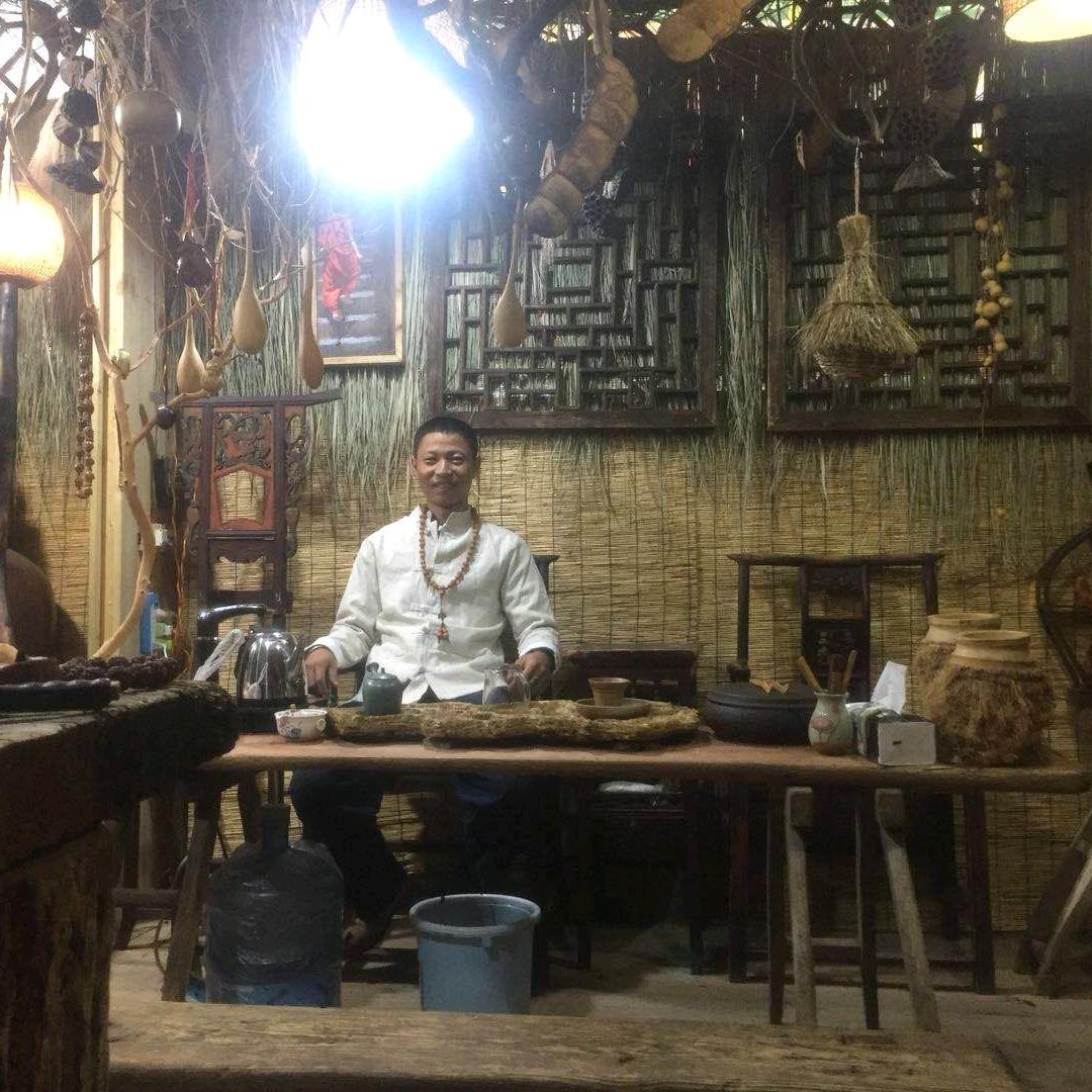 匠人小赵，贵阳云岩百艺堂木雕店