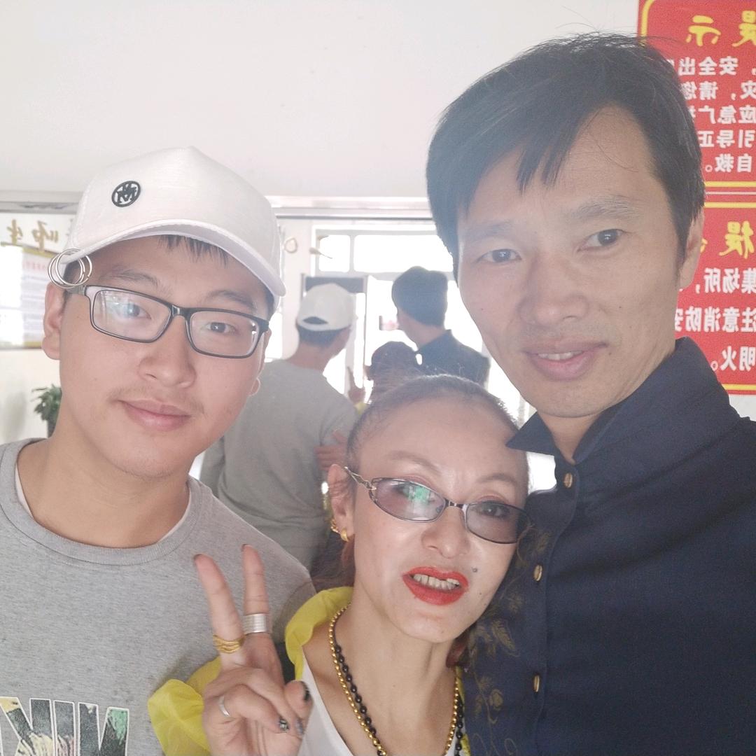 王齐.铂友麻将桌