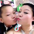 小猪妹妹🐷依然玩毛线