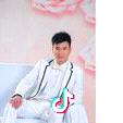 李伟
