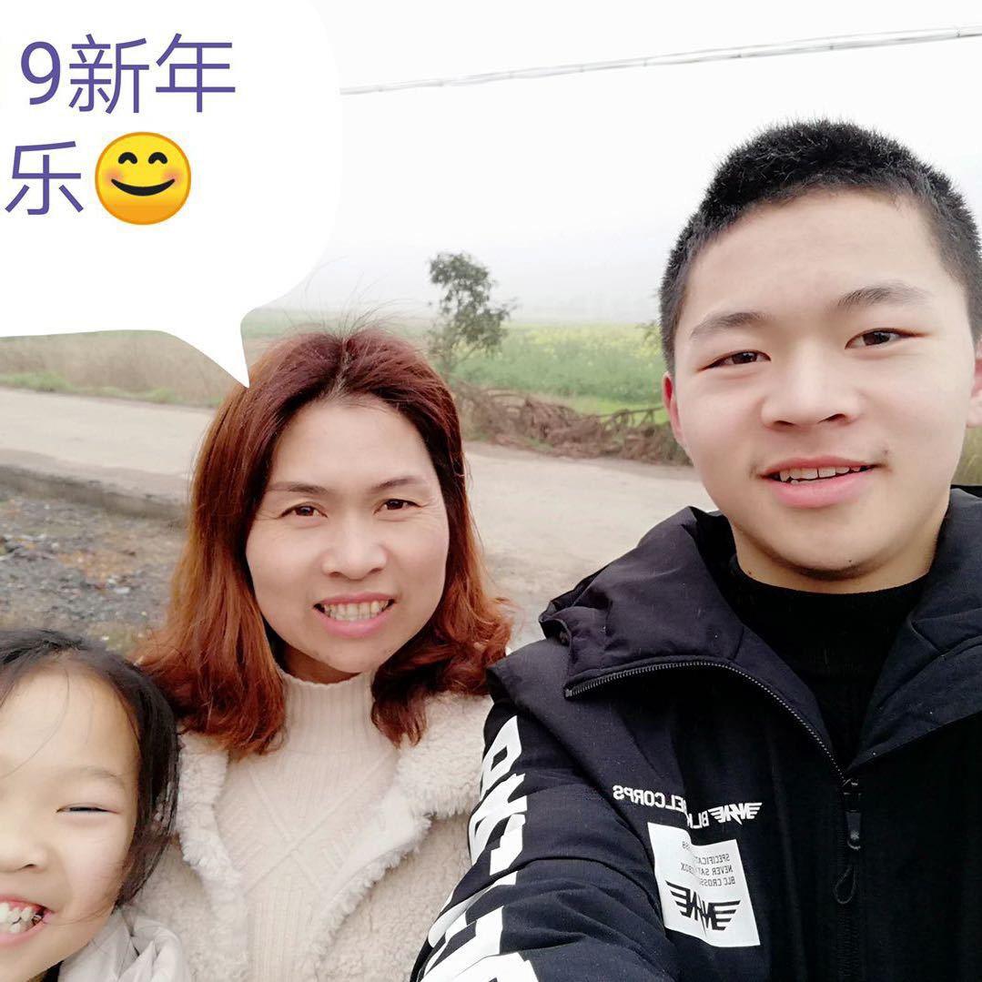 龙六珍（纸业）