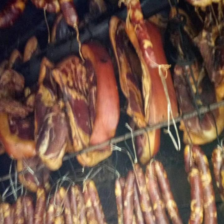 腊肉靠我发展，我靠腊肉生存