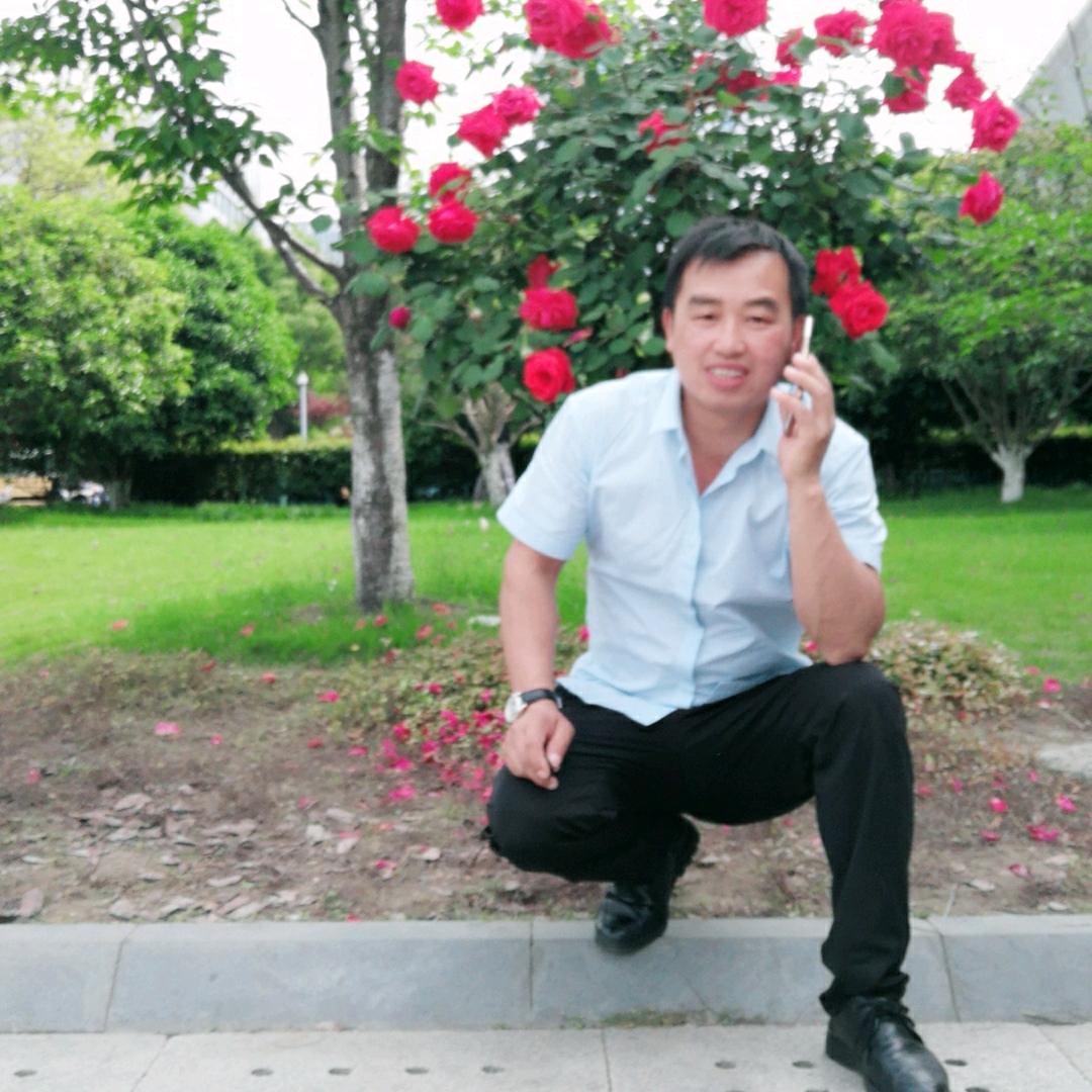 坐在坟前调戏鬼