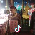 我什么都不扶就扶墙V587