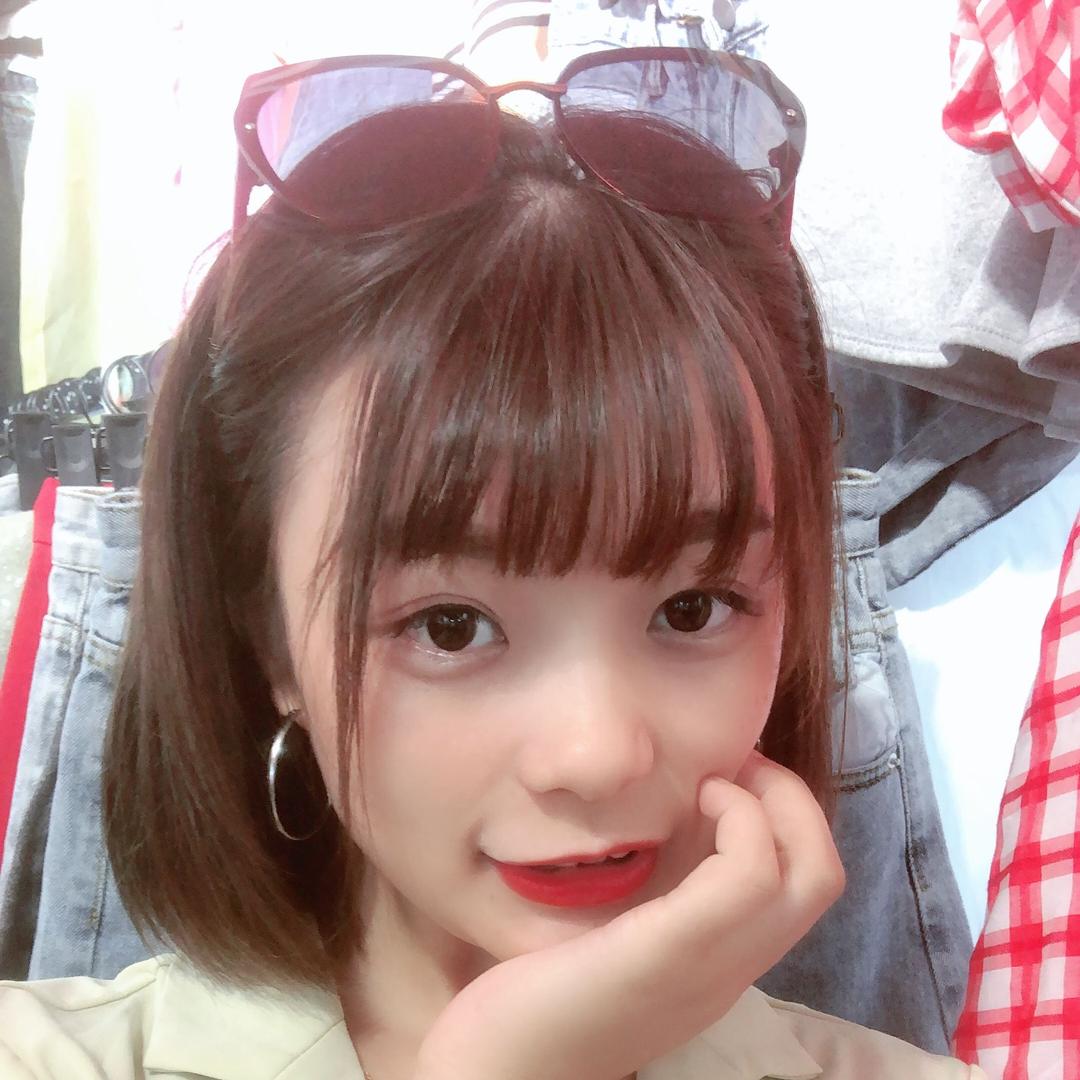 倩.