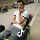 为何笑容那么洒脱丶开心没有那多