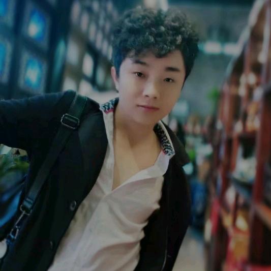 喜欢画画的叶老师