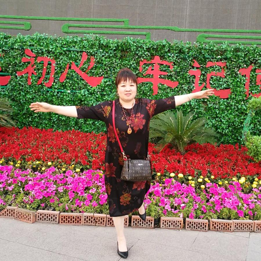 周姐（专业批发书包）需要书包联系我