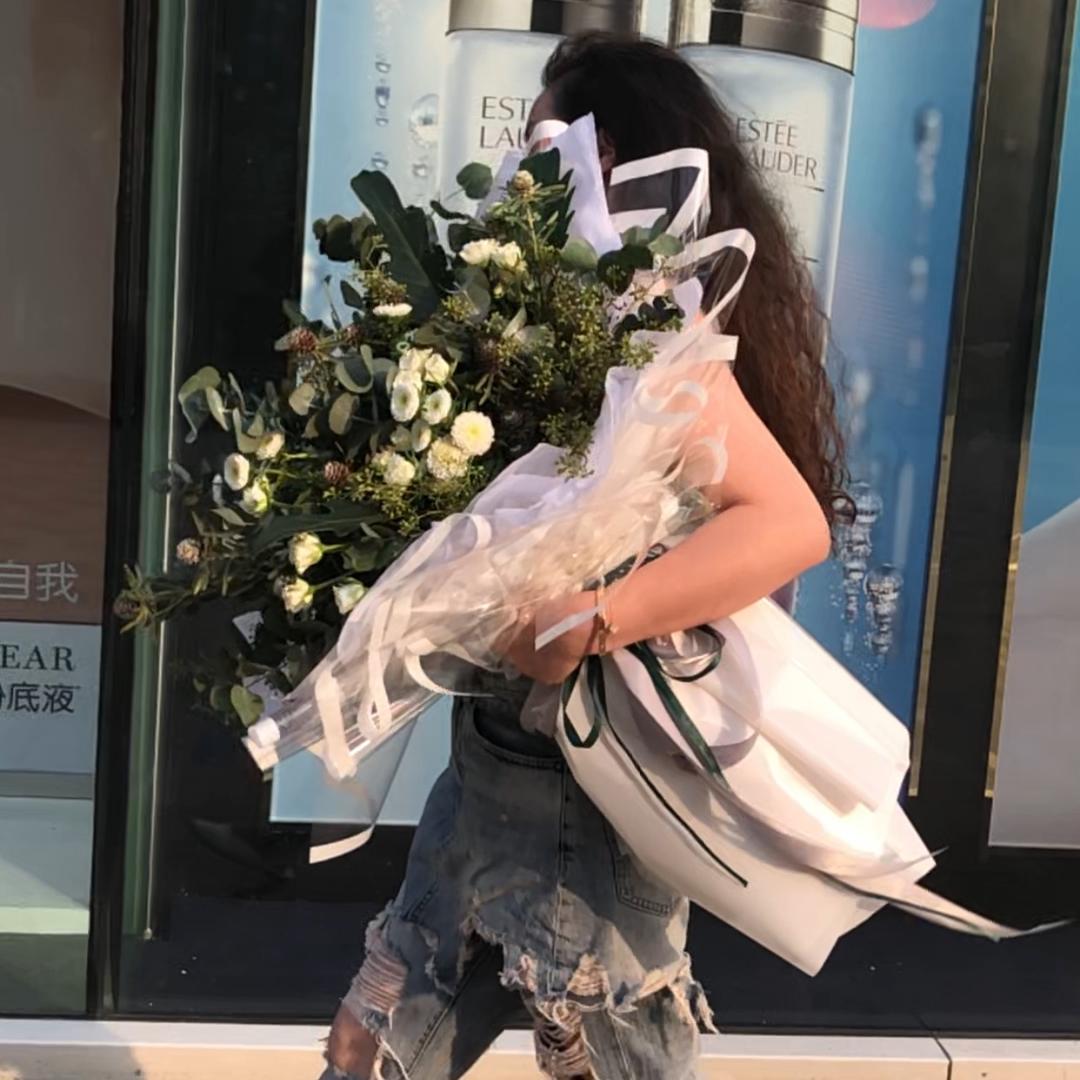 佰蕊集(杭州)花艺设计有限公司城西银泰店