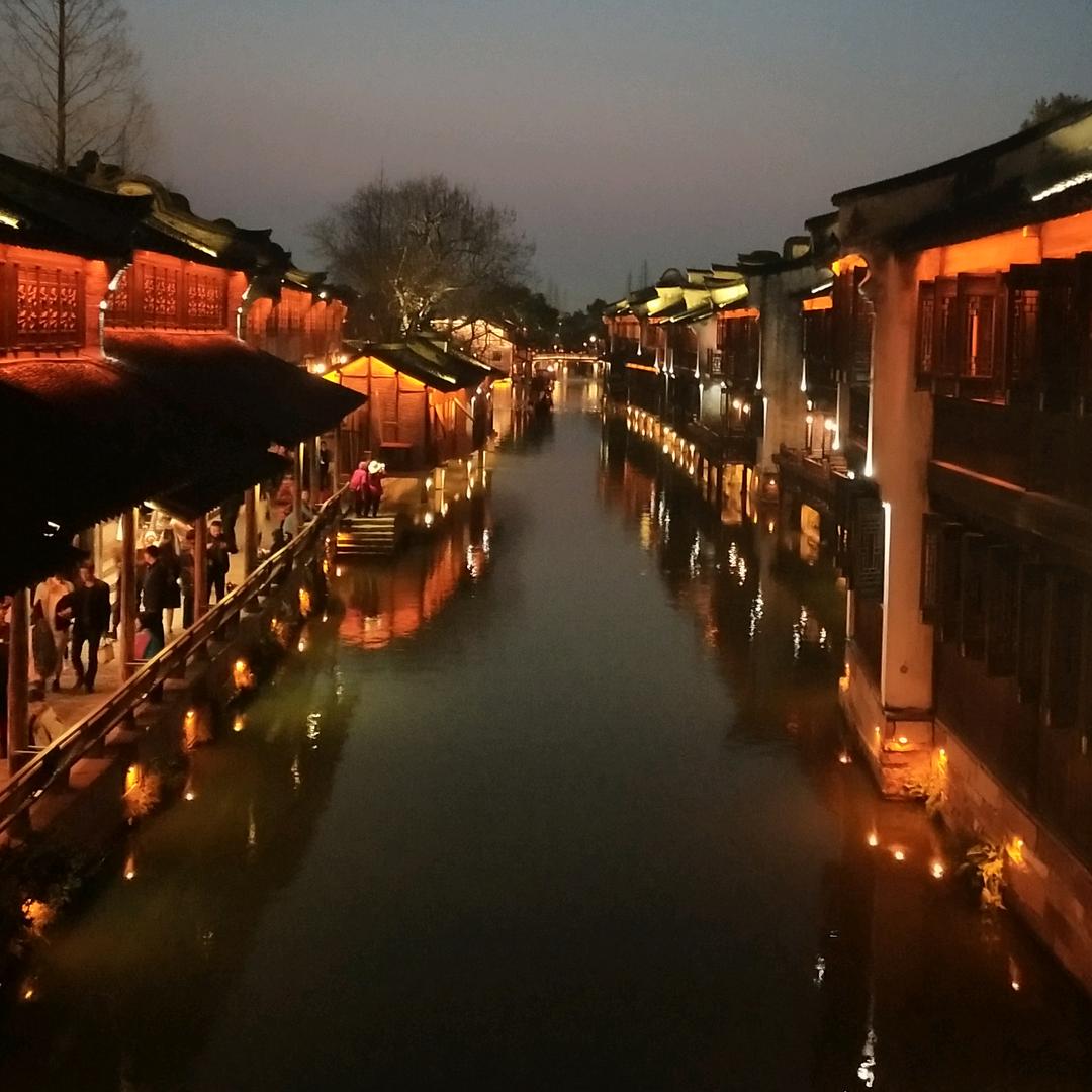 海阔天空，像天空一样蓝