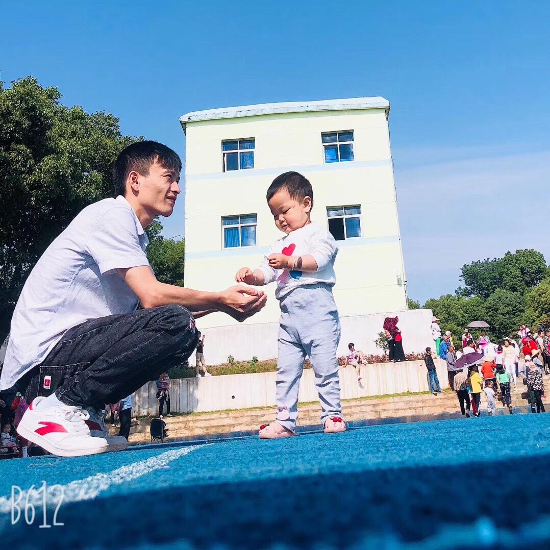 刘婧伊的帅爸爸！