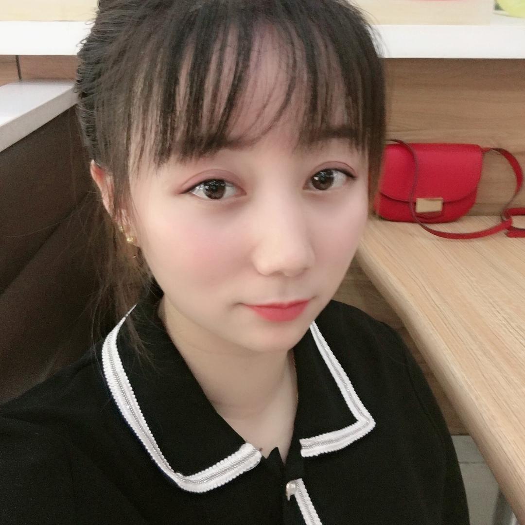 钞票很多张女士。