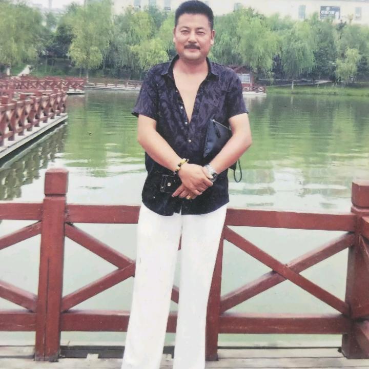 李 民 烧 烤