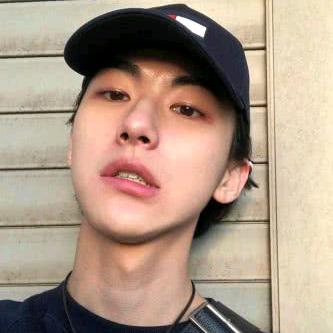 爱吃椰香布丁的棒球