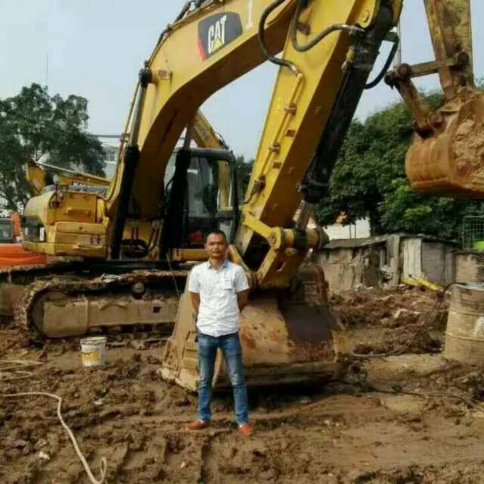 飞翔牛仔裤服装厂