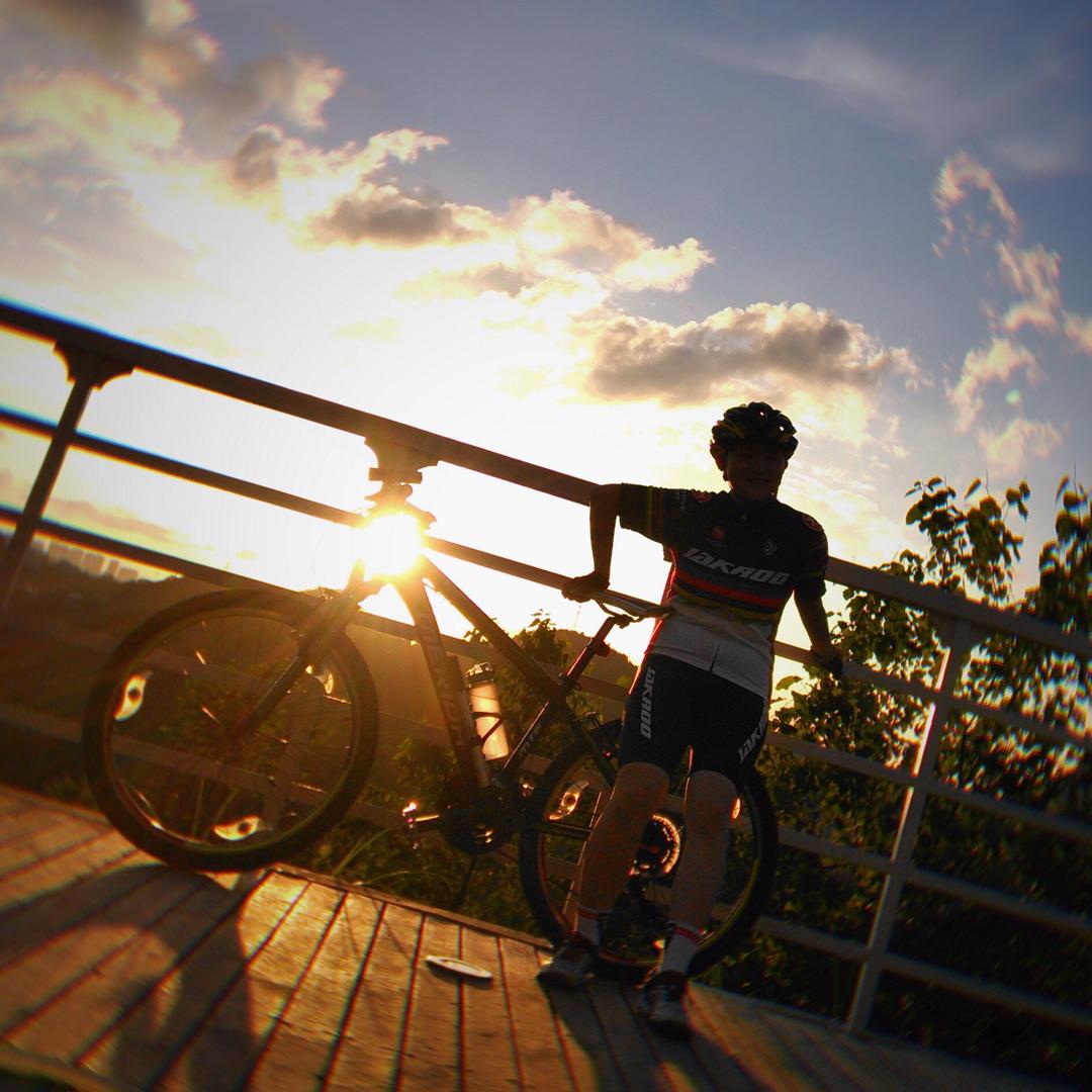 Mel斜杠小青年麦浪