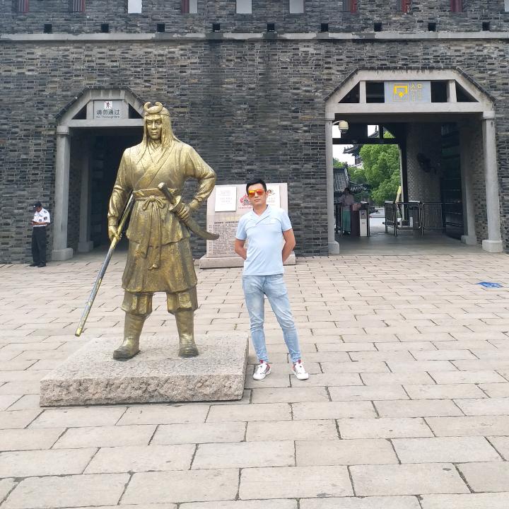 何家铺子围炉麻辣串