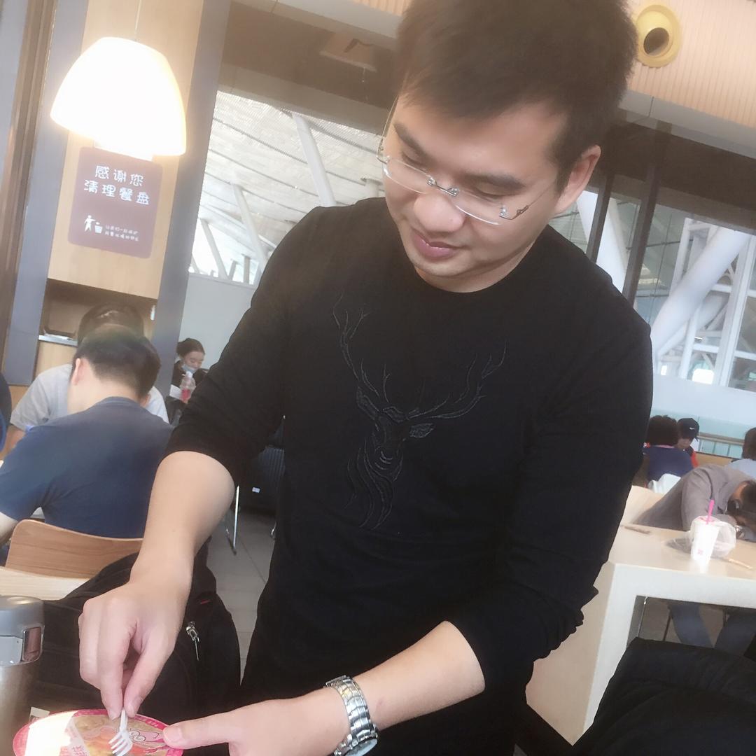 大东哥^_^～不胖