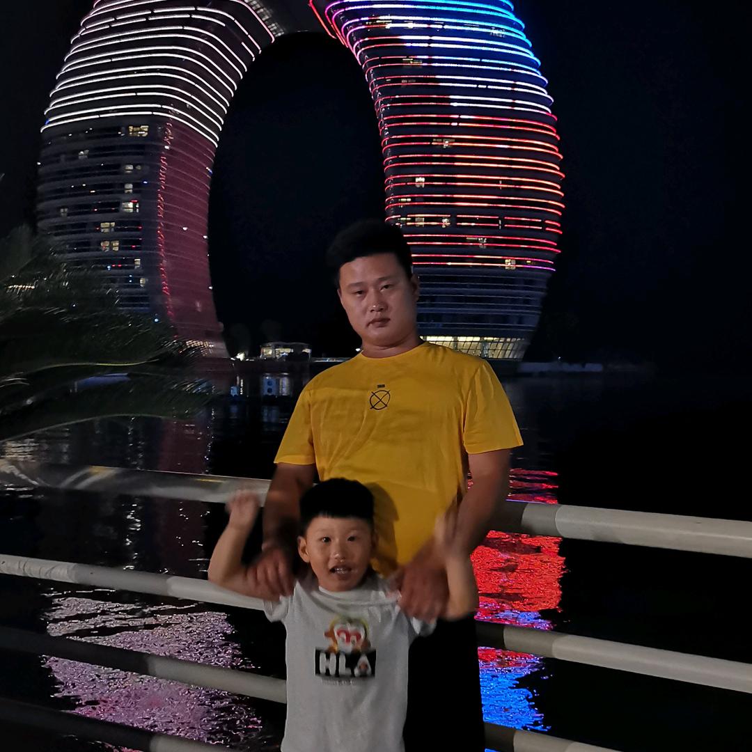 李龙