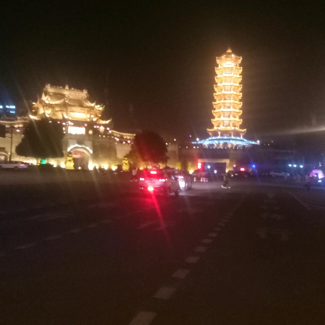 四川光头哥。杨