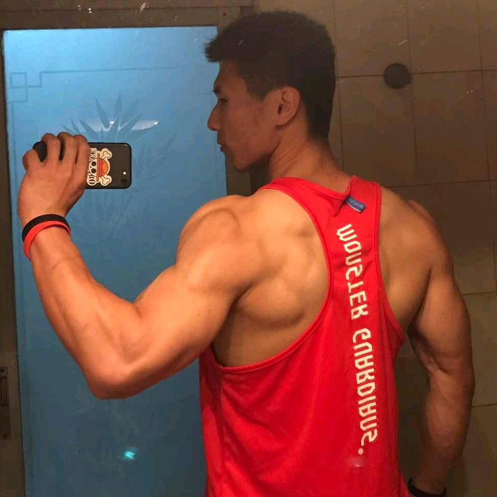 腹肌霸霸