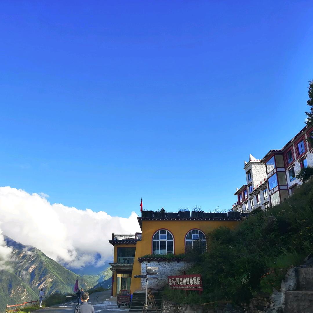 顶果山风景酒店康巴汉子