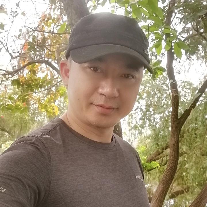 忠记纯正花生油。坊址，曲街94号