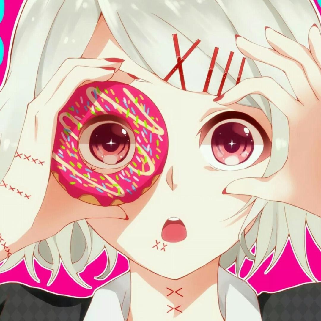 北极熊捕食鲑鱼