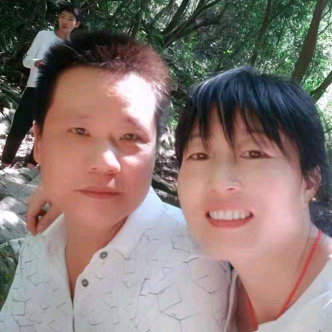 大鹏杉木门，门套线条，不锈钢门