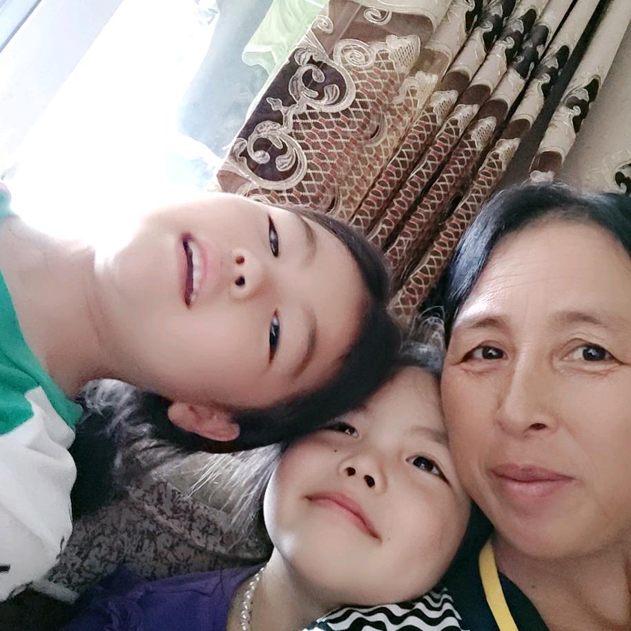 mjx四个孙孙的奶奶