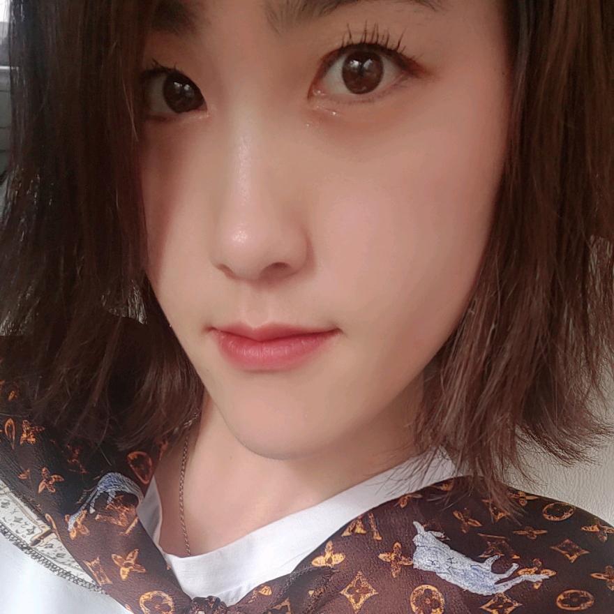 快乐的小女子